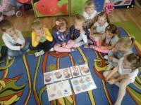 Gr. Rybki: Widzę, czuję, poznaję - czyli wszystko co o zmysłach powinien wiedzieć przedszkolak.