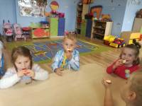 Gr. Rybki: Widzę, czuję, poznaję - czyli wszystko co o zmysłach powinien wiedzieć przedszkolak.