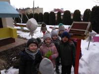 Gr. Rybki: Dokarmiamy ptaszki :-)