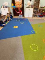 Gr. Misie: ,,Kto pracuje w hełmie, pnie się po drabinie, kiedy syczy ogień i gdy woda płynie?”