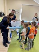Prelekcja policjantów w przedszkolu